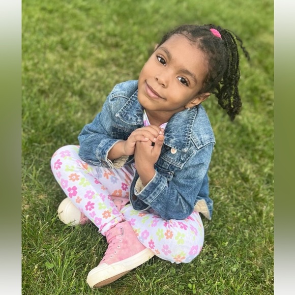 It’s For The Little Divas, jewelry and bags all the accessories you need show!!👛 - Picture 5 of 16